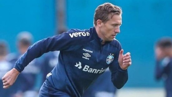 Lucas Leiva está pronto para estrear pelo Grêmio na Série B