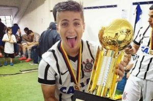 Jóia da base do Corinthians fala que nunca quis sair do time