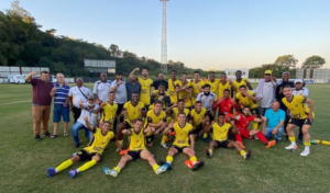 Segundona: Auxiliar do Rio Branco mostra lance no celular e critica arbitragem