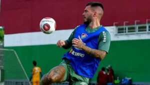 Fluminense freia investida do Grêmio por meia