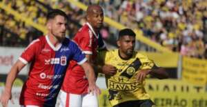 Cascavel-PR 0 x 0 Paraná - Serpente e Tricolor iguais