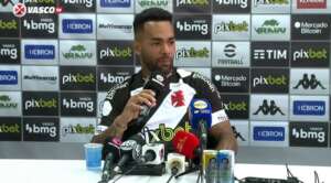 Alex Teixeira fala sobre condição física para reestrear pelo Vasco. Confira o vídeo!