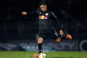 Justiça concede liberdade provisória ao zagueiro Renan após audiência de custódia