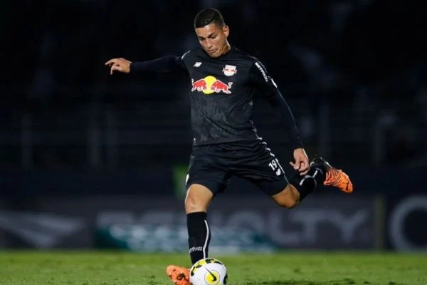 Justiça concede liberdade provisória ao zagueiro Renan após audiência de custódia