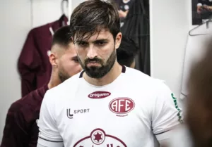 Série D: Ferroviária rescinde com zagueiro que tinha contratado há um mês