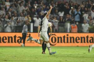 Santos 1 x 0 Corinthians - Peixe vence, mas Timão faz a festa na Vila