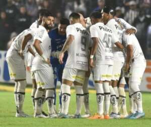 Santos tenta esquecer eliminações e investirá em meias para subir no Brasileirão