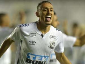 Santos se aproxima de Diego Pituca; volante tenta liberação do Kashima