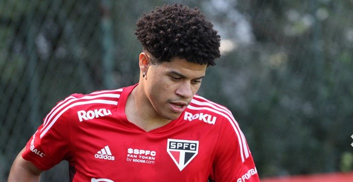 Gabriel Sara viaja para assinar contrato com o Norwich e sela saída do São Paulo