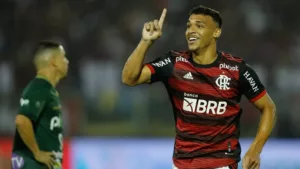 Joia da base do Flamengo se anima: 