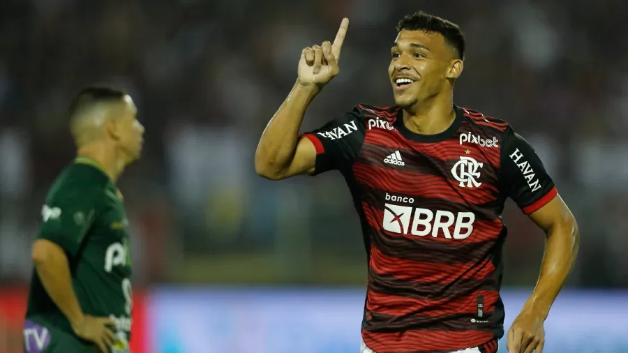 Joia da base do Flamengo se anima: “Me senti bem e sigo à disposição”