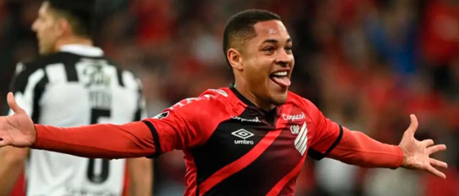 Vitor Roque acerta rescisão com o Cruzeiro