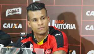 Série C: Vitória desiste de lateral por reclamações da torcida