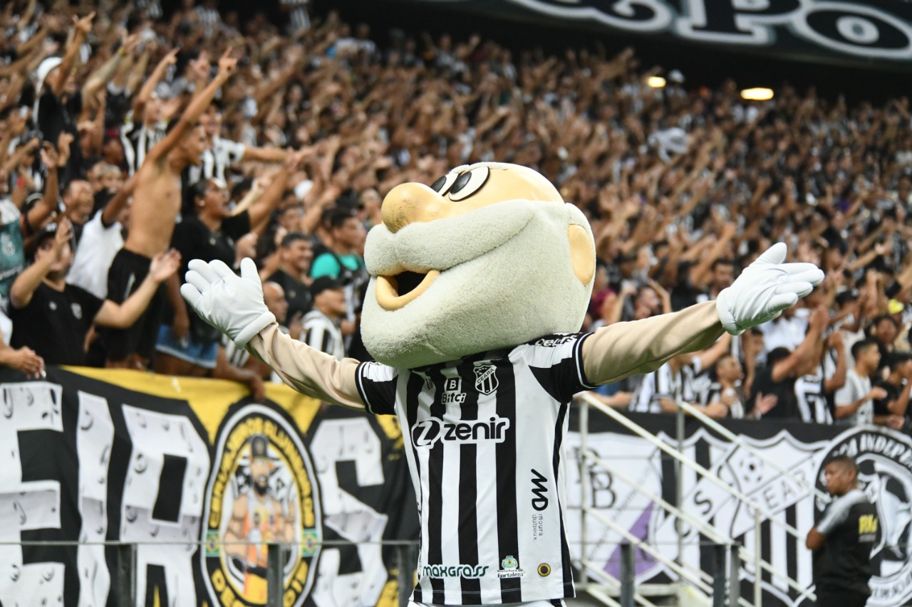 Sul-Americana : Mais de 30 mil confirmados para Ceará x The Strongest 1 Vozão comemorando com a torcida