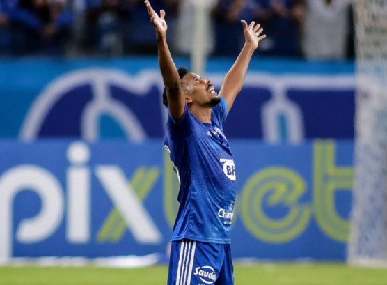 Com luxação no ombro, volante William Oliveira desfalca o Cruzeiro nas próximas rodadas