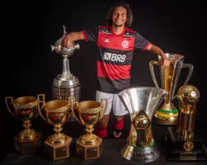 Multicampeão, volante rescinde com o Flamengo