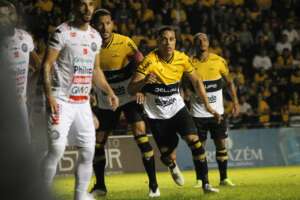 Criciúma 2 x 0 Operário-PR - Tigre vence e respira na Série B