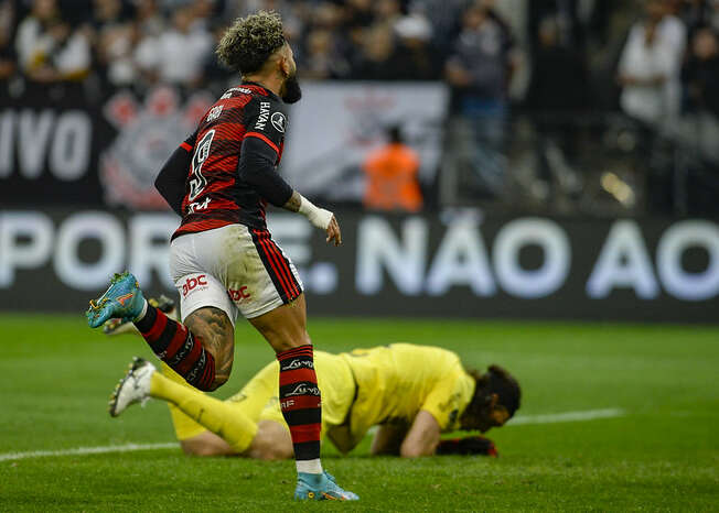 Corinthians 0 x 2 Flamengo - Rubro-Negro domina e encaminha classificação na Libertadores