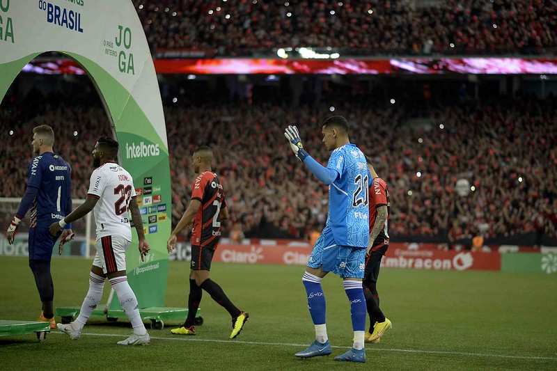 Flamengo condena hostilidade sofrida por torcedores no Paraná e pede providências