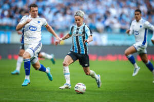 Grêmio 2 x 2 Cruzeiro - Raposa segue dez pontos na frente da Série B