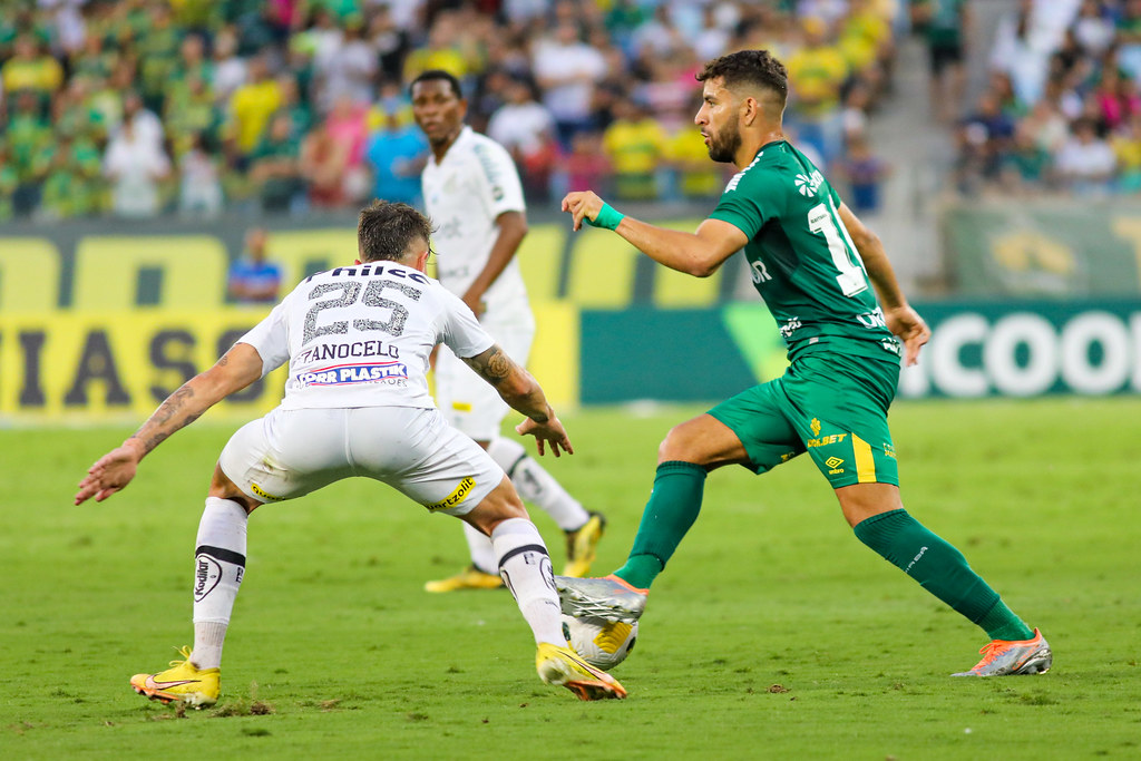 Atacante do Cuiabá parabeniza time pela atuação e já foca no São Paulo