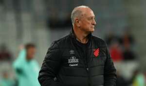 Felipão apoia elenco do Athetico-PR e trabalha erros para evoluir mais