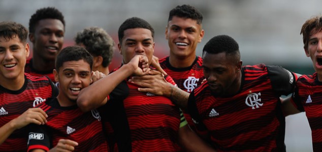 Flamengo avança para as semifinais