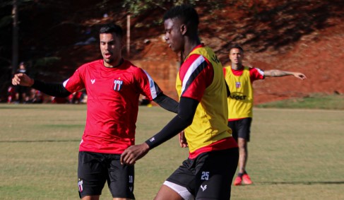 Botafogo treinando para enfrentar o Noroeste