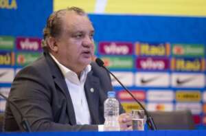 Coordenador de base da seleção, Branco vê Santos x Palmeiras no sub-14 com Lisca