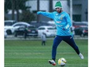 Meia recém-contratado tem lesão e desfalca Coritiba contra o Fluminense