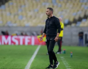 Com vida ganha, Vítor Pereira rebate sobre a possibilidade de demissão no Corinthians: 'Acha que tenho medo?'