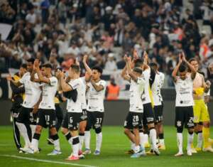 Ataque com Yuri Alberto e Róger Guedes agrada e indica solução ao Corinthians