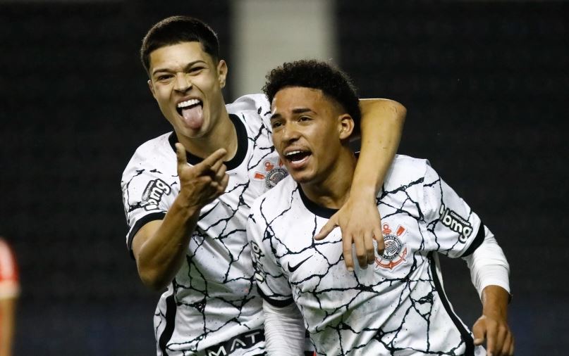 Corinthians e Internacional empatam na estreia do Brasileiro Sub-17