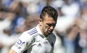 Série B: Zagueiro do Cruzeiro e filhos dele foram ameaçados depois de empate com Grêmio
