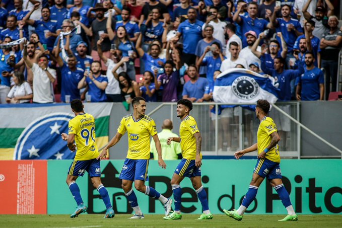 Wesley Gasolina celebra estreia pelo Cruzeiro e recebe elogios de Pezzolano