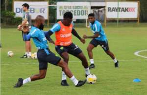 Cuiabá inicia preparação contra o Santos sem contar com meia titular