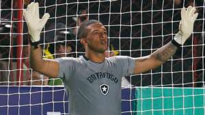 Após polêmica com Guarani, goleiro do Botafogo acerta com time do Brasileirão