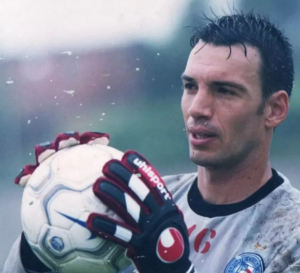 Série B: Ex-goleiro que se declarou gay ganha apoio do Bahia