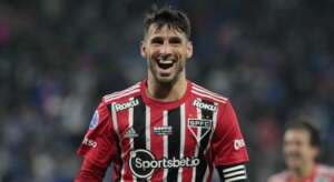 Em busca da artilharia do Brasileirão, Calleri faz 'duelo direto' com Cano