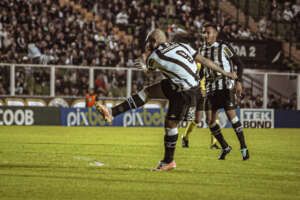 Figueirense-SC 2 x 1 ABC-RN - Figueira vence 'duelo das classificados' e fica em 3º