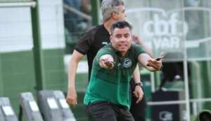 Com os pés no chão, Jair Ventura foca permanência do Goiás na Série A