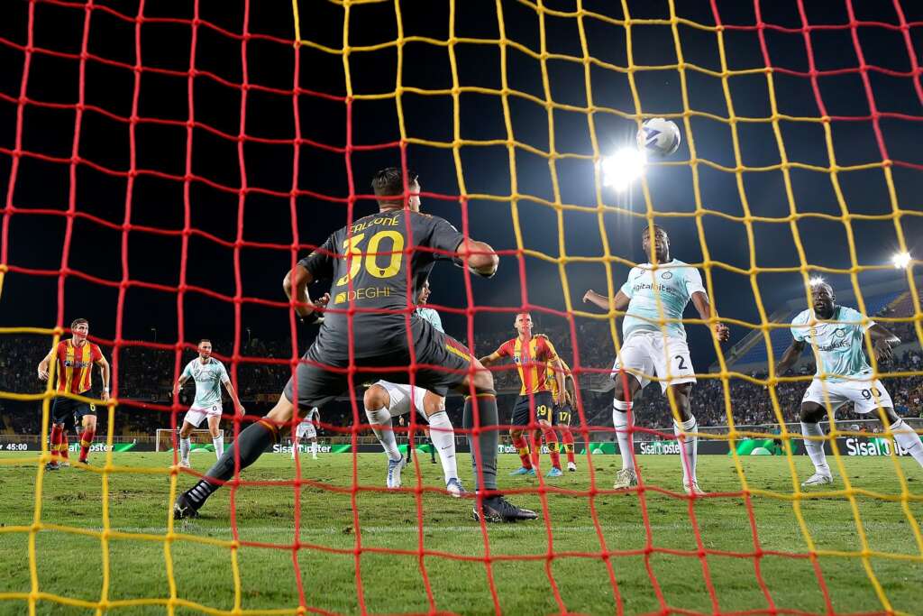 ITALIANO: Inter sofre, mas marca no fim e derrota Lecce na estreia
