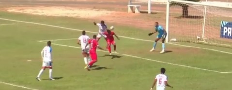 Gol do Itapirense contra o Penapolense na Segundona