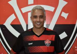 Ex-meia de Corinthians e São Paulo anuncia aposentadoria