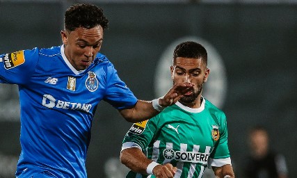 PORTUGUÊS: Porto perde pra zebra e Braga goleia fora de casa 2 Porto perdeu para o Rio Ave e não é mais líder dor Português
