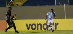 Série B: Adilson cobra melhorias no gramado do Londrina