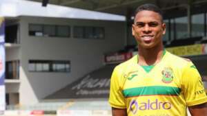 Avaí encaminha chegada de atacante que está em Portugal