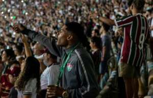 Fluminense veta à torcida bombas e sinalizadores no Maracanã