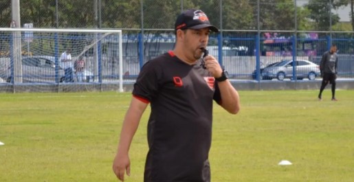  Sérgio Alexsandro, técnico do Oeste