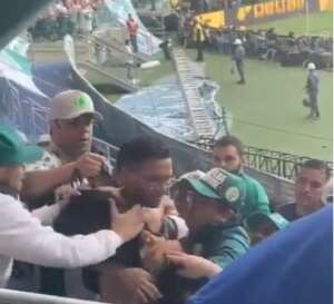 Torcedor sofre agressão no Allianz Parque por conta de “cor de camisa / jaqueta”